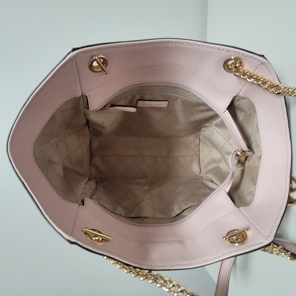 Michael Kors Jet Set Saffiano Leather Chain Shoulder  Bag. - Picture 8 of 13